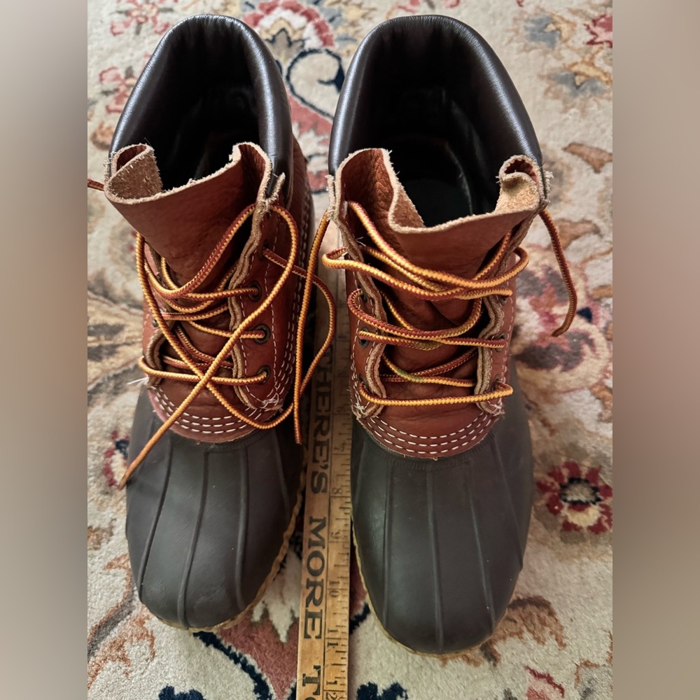 L.L. Bean Bean Boot Men's Sz 8B Women’s Sz 10
Waterproof Duck Boots Original 8"